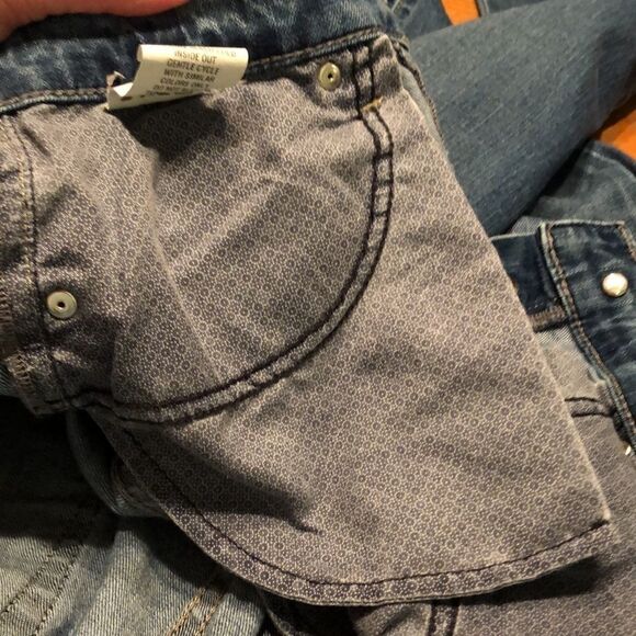 Anthropologie Level 99 button fly, 5-pocket style jeans with raw edge hem. - Picture 10 of 13